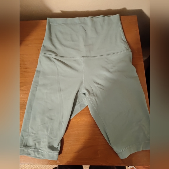 Lululemon Align high rise short - Picture 1 of 5